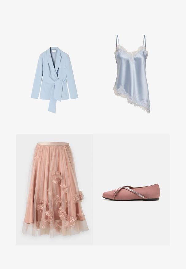Lyseblå blazer lavet af glat stof, med sjalskrave, lange ærmer og en knyttet talje detalje for et tætsiddende look.; Lyseblå satin camisole med hvid blondekant, justerbare tynde stropper og asymmetrisk kant.; Tylskørt i blød lyserød med satinbånd i taljen. Har lag af gennemsigtigt stof og tredimensionelle blomsterapplikationer over det hele.; Ballet-flade i blødt lyserødt satin med et kryds-selvdesign dekoreret med firkantede sølvdetaljer og en rund tå. Lav sort sål.