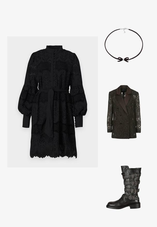 Blazer negro de encaje con cuello chal de satén, frente cruzado con botones y dos bolsillos de parche, que muestra patrones florales.; Vestido negro con un alto cuello, tapeta de botones y mangas largas abullonadas. Presenta un bordado similar al encaje y un cinturón atado en la cintura.; Bota de cuero negro hasta la rodilla con múltiples hebillas y ojetes plateados, con punta redonda y un tacón bajo en bloque. Acabado texturizado.; Choker de ante negro con un pequeño bead plateado central y un detalle de lazo, que cuenta con un cierre simple y una cadena ajustable.