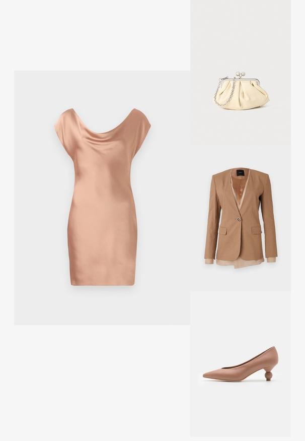 Veste cintrée marron avec un décolleté en V profond, deux poches avant et une fermeture à un seul bouton. La couche intérieure est en satin et de couleur plus claire.; Robe mini en satin de couleur pêche douce, avec un décolleté drapé en forme de scoop et des manches courtes. Texture lisse avec une silhouette ajustée.; Weekend Max Mara RENZA - Escarpins - nudo; Pochette en cuir beige plissé avec un cadre en métal argenté, dotée de deux fermoirs ronds décoratifs et d'une chaîne en argent.