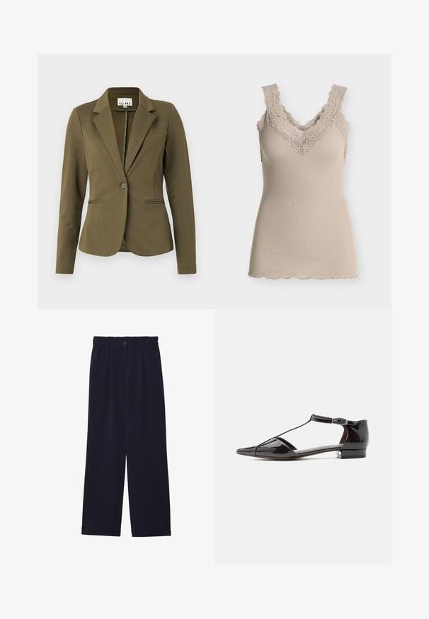 Olivgrüner Blazer mit Reverskragen, einreihiger Knopfschluss, zwei Gesäßtaschen und strukturierter Stoff. Minimalistisches Design.; Beiges geripptes Tanktop mit breiten Spitzen-Trägern und Spitzenbesatz entlang des V-Ausschnitts und der Träger, vor einem einfarbigen Hintergrund.; Helles Marineblaue weit geschnittene Hose mit glatter Textur, elastischem Bund, einem vorderen Bügel und einem Knopfverschluss an der Taille.; Schwarzer Lackleder-Pumps mit niedrigem Absatz, spitzer Zehenpartie und T-Riemen mit Schnallverschluss, seitlich auf einfachem Hintergrund gezeigt.