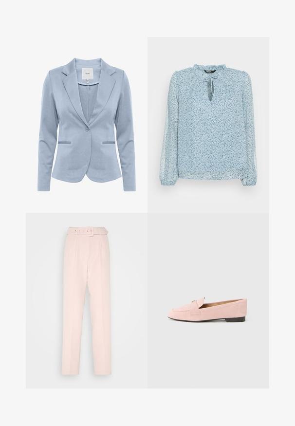 Svetlo modrý blejzer z hladkej tkaniny, s šálovým golierom, jedným gombíkom a dvoma prednými vreckami. Klasický strih.; ONLY ONLDITSY BLOUSE - Blúzka - dusty blue; VILA VIIVY BELTED PANTS - Nohavice - misty rose; Ružové semišové mokasíny s nízkym opätkom, s okrúhlou špičkou a ozdobným prekrytím s kovovým detailom. Hladká textúra a klasický dizajn.