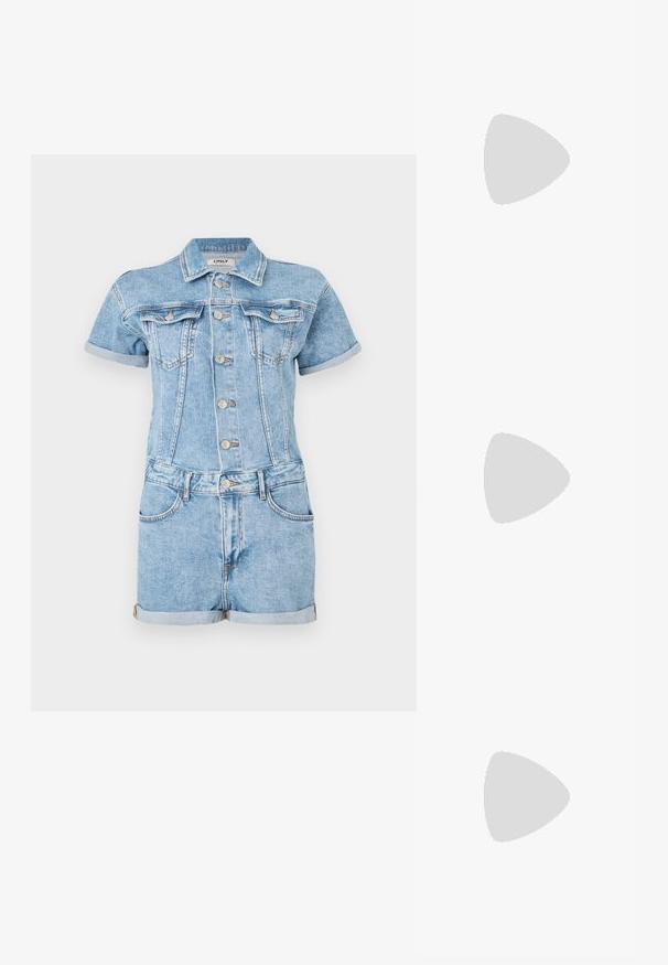 Denimhaalari vaaleansinisenä, jossa on lyhyet hihat, napitettava etuosa, kaksi rintataskua ja käärityt lahkeet. Klassinen farkkukangas.; Mustat neulotut neuleet, joissa on timanttikuosi, ribbineuleinen helma ja pitkät hihat. Valmistettu kevyistä materiaaleista, jossa on pyöreä kaula-aukko.; Musta, polven korkeudelle ulottuva nahkasaapas, jossa on terävä kärki ja matala kissankorko, esitetty yksinkertaisella vaalealla taustalla.; Musta nahkainen käsilaukku suorakulmaisen muotoisena, jossa on yksi rakenteellinen kahva, hopeiset yksityiskohdat ja vetoketjukiinnitys. Suuri tekstuuri.