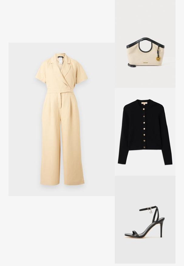 Beige kortærmet jumpsuit med vide ben, omslagsstil V-hals og taljeret pasform, lavet af letvægtsstof.; Sort cardigan lavet af blødt stof, med rund halsudskæring, lange ærmer og seks guldtonede knapper foran.; Sort hæl-sandal med smal ankrem, firkantet tå-boks, glat lædermateriale og metalspænde som pynt.; Beige stofhåndtaske med sort læderkant, cirkulært håndtag-udskæring, sort rem og gylden rund MK-logo vedhæng på højre side.