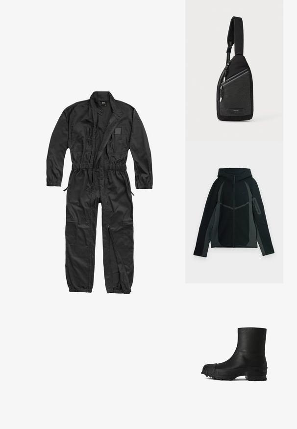 Brandit BRANDIT HERREN EINSATZKOMBI - Jumpsuit - black; Zwarte en donkergrijze hoodie met een ritssluiting aan de voorkant, een grote capuchon en een zijzak met ritssluiting. Heeft een gestructureerd ontwerp en contrasterende panelen.; CAMPERLAB TRAKTORI - Lage laarzen - schwarz; Zwarte schoudertas met een gestructureerd ontwerp met rasterpatroon, verstelbare riem en ritssluiting met zilverkleurige metalen accenten.