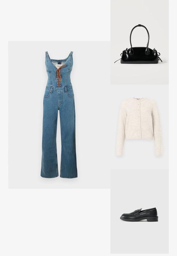 Denim overall med en tætsiddende overdel og vide bukseben, der har en rund halsudskæring og brun snørelukning foran. Lyseblå farve og struktureret stof.; Afskåret cardigan i lys beige, lavet af blødt strikmateriale. Har rund halsudskæring, lange ærmer og lukning med seks knapper foran.; Sorte læder loafers med rund tå, stikninger og en lille hæl. Glat tekstur og en fleksibel gummisål.; Lille sort blank håndtaske med to lange håndtag og snøre-detaljer i siden på en ensfarvet lys baggrund.