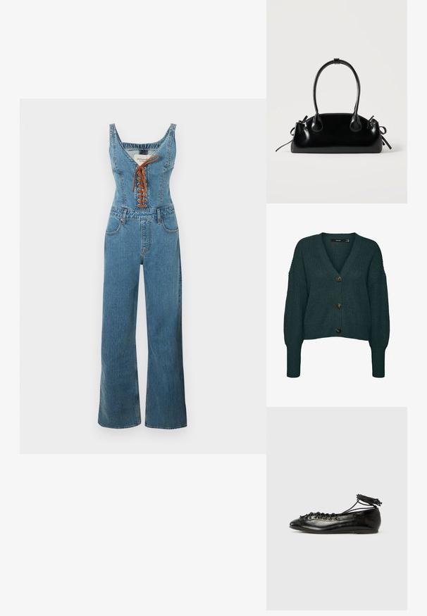 Denim overall med en tætsiddende overdel og vide bukseben, der har en rund halsudskæring og brun snørelukning foran. Lyseblå farve og struktureret stof.; Mørkegrøn chunky strikket cardigan med tre store knapper, V-hals, lange ærmer samt ribkant ved ærmer og skørt.; Sorte balletflade sko i laklæder med rundet tå, snørelukning og flad sål. Glat tekstur med få detaljer.; Lille sort blank håndtaske med to lange håndtag og snøre-detaljer i siden på en ensfarvet lys baggrund.