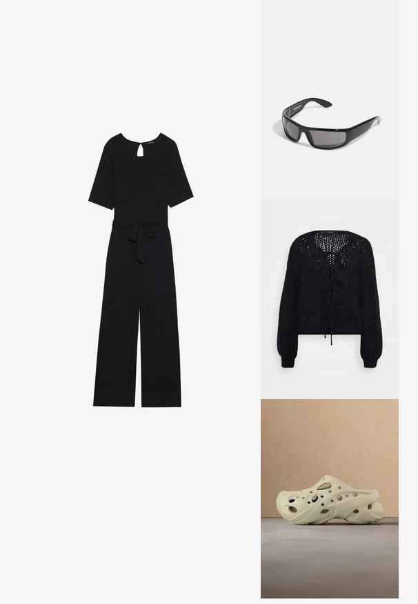 Sort ribbet jumpsuit med korte ærmer, rund halsudskæring, nøglehulsryg, bælte i taljen og bred benåbning.; Vero Moda Petite VMALOA BOW CARDIGAN - Cardigan - black; Par cremefarvede slip-on træsko med flere ventilationshuller, placeret på beige tæppe nær en lysebrun sofa.; Sorte solbriller med en blank overflade, wraparound-design og grå linser. Har branding på stangen og en robust ramme.