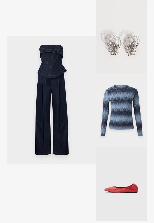 Combinaison en denim bleu foncé sans bretelles avec haut structuré et pantalon à jambes larges, avec coutures contrastées et détails de ceinture au niveau de la poitrine.; Pull en maille à manches longues avec un dégradé bleu et un motif géométrique en losange, avec un col rond et des poignets ajustés.; Filippa K REY FLATS - Ballerines - bright red; Paire de boucles d'oreilles en métal argenté avec un design en cage à fil ouvert et des formes ovales centrales lisses projetant des ombres courbes sur un fond blanc.