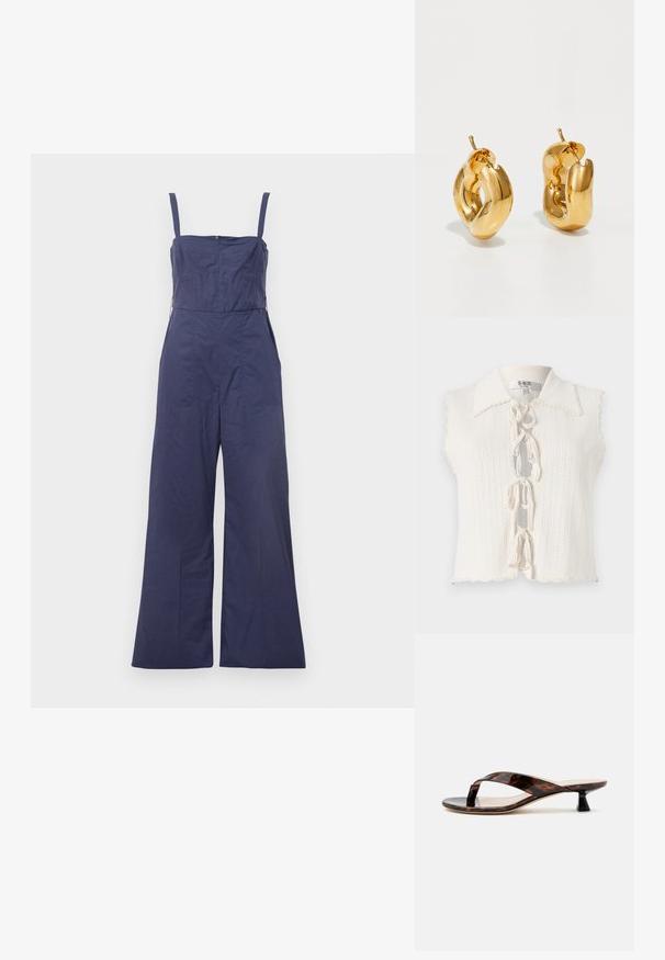 Mørkeblå jumpsuit med tynde stropper, tætsiddende bodice og brede bukser. Har en lynlås bagpå og en glat stofstruktur.; Hvid ærmeløs top med en bølget krave, struktureret strikket mønster, frontlukning med sløjfer og et cropped fald.; Brun skildpaddeskal kitten heel sandal med snorrestram og firkantet tå på en ensfarvet lys baggrund.; Chunky guld hoop øreringe med et let snoet, rørformet design og postsystem bagpå, på en hvid baggrund.