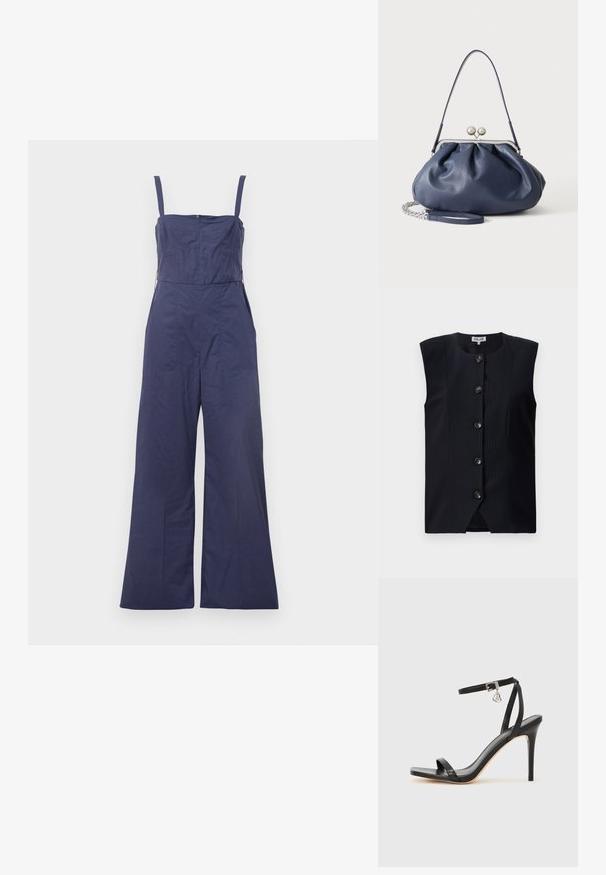 Nachtblauer Jumpsuit mit dünnen Trägern, tailliertem Oberteil und weitem Bein. Verfügt über einen Reißverschluss im Rücken und eine glatte Stoffoberfläche.; Marineblauer ärmelloser Weste mit geradem Schnitt, vertikalen Nadelstreifen und sechs Vorderknöpfen, runder Halslinie und einem leichten Schlitz am Boden.; Schwarze High-Heel-Sandale mit schmalem Knöchelriemen, quadratischer Zehenbox, glattem Leder und metallischem Schnallenakzent.; Weiche navyblaue Ledertasche mit silberner Verschlussklammer, einem einzelnen Schulterriemen und abnehmbarem Ketten-Handgelenksriemen auf weißem Hintergrund.