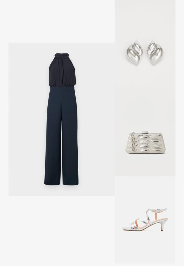 Mono negro sin mangas con cuello halter, cuerpo fruncido y pantalones de pierna ancha, mostrado sobre un fondo liso.; Sandalia de tacón bajo con tiras plateadas, textura metálica, correa de tobillo ajustable y diseño de punta abierta. Plantilla lisa.; Clutch rectangular plateado con patrones ovalados en relieve en el frente y una cadena de plata colgada sobre una esquina sobre un fondo liso.; Pendientes de plata con una forma orgánica y abstracta. Superficie lisa y brillante con un diseño cónico. Presentan suaves curvas y un detalle de línea central.