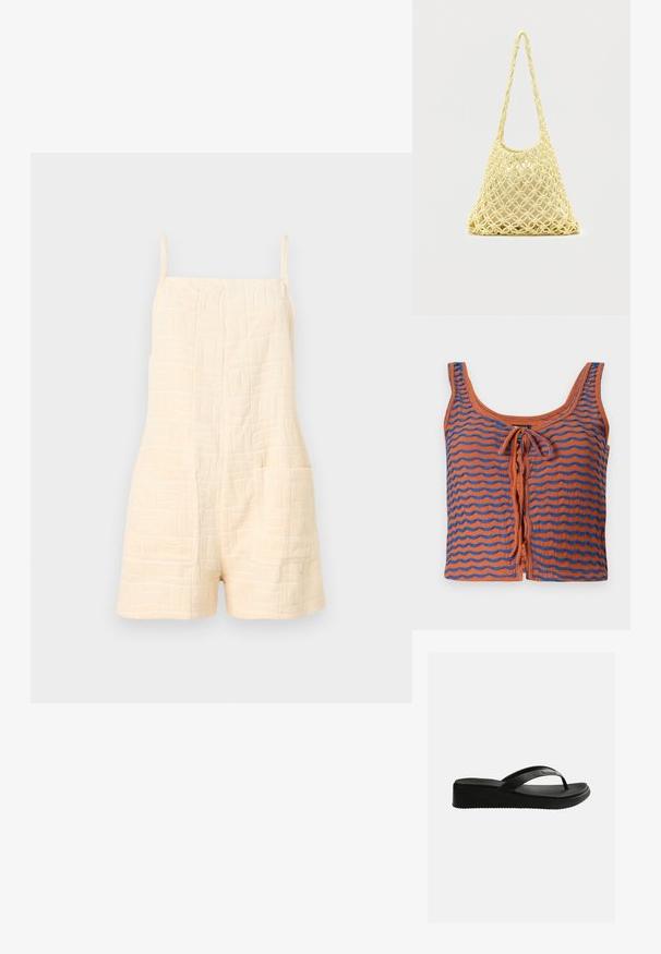 Kremfarvet tekstureret stofromper med tynde stropper og to forlommer, designet til afslappet brug.; Orange bomulds tanktop med blå bølgede striber, med en scoop halsudskæring og en bindedetalje foran. Glat tekstur, cropped design.; Sort kileformet flip-flop sandal med tekstureret fodseng og tynde stropper med diskret branding på en ensfarvet hvid baggrund.; Gul makramé-nettaske med lang rem og beige pose indeni, vist på en ensartet hvid baggrund.