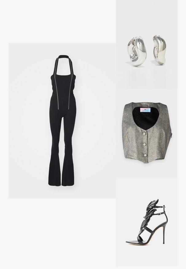 Zwarte jumpsuit met vierkante halslijn, verstelbare banden en twee vooropritsen; aansluitende pasvorm met uitlopende pijpen en een gladde textuur.; Mouwloos vest van grijs visgraatweefsel, met een diepe V-hals, drie decoratieve knopen en een gladde zwarte voering met een subtiel patroon.; Zwarte sandaal met hoge hak met vleugelvormige glanzende decoratieve elementen en dubbele enkelbandjes met zilveren gespen.; Zilveren sculpturale oorbellen met gladde, gebogen vormen en reflecterende oppervlakken. Voorzien van een gesloten hoepelontwerp en een onderscheidende organische vorm.