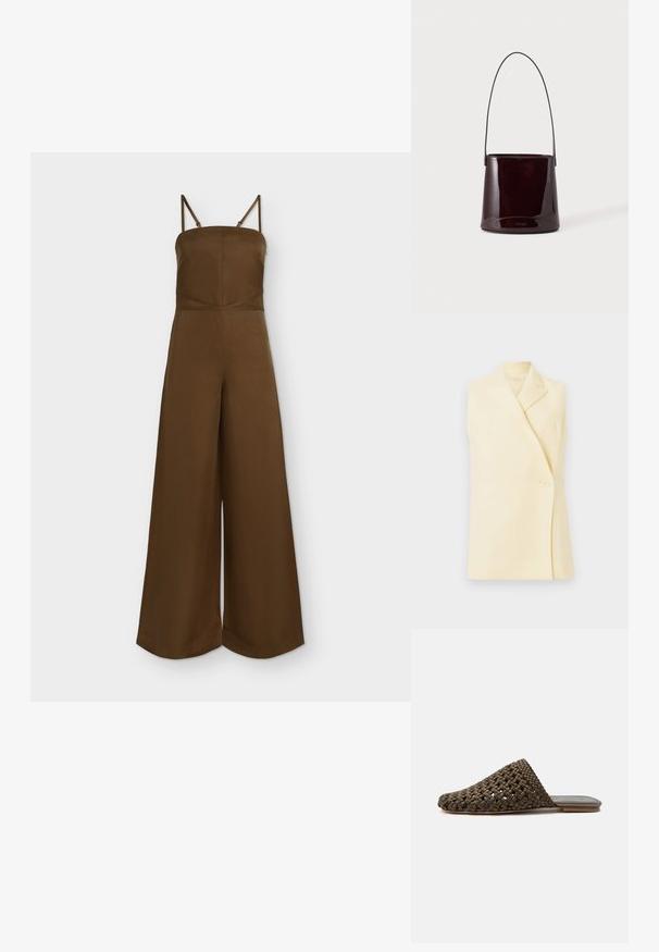 Brauner Jumpsuit mit weitem Bein, dünnen verstellbaren Trägern und einem enganliegenden, geraden Ausschnitt.; Ärmelloser gelber Blazer mit Spitzkragen, Einzelknopfverschluss und taillierter Form. Sanfter Stoff mit glatter Struktur.; Brauner gewebter Slipper-Mule mit flacher Sohle und geschlossenem, rundem Zehenbereich auf weißem Hintergrund.; Dunkelbraune glänzende Eimer-Handtasche mit langem dünnem Riemen und minimal sichtbarer Naht auf hellem Hintergrund.