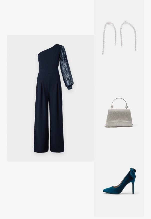 Marineblå jumpsuit med én skulder, der har en lang blondeslange. Designet inkluderer brede ben og folder foran for ekstra tekstur.; Anna Field Pumps - dark blue; ALDO FELISIA - Håndtasker - silver-coloured; Sølvøreringe med hængende kæder, prydet med flere klare ædelsten arrangeret i et lineært mønster, der giver en glitrende effekt.