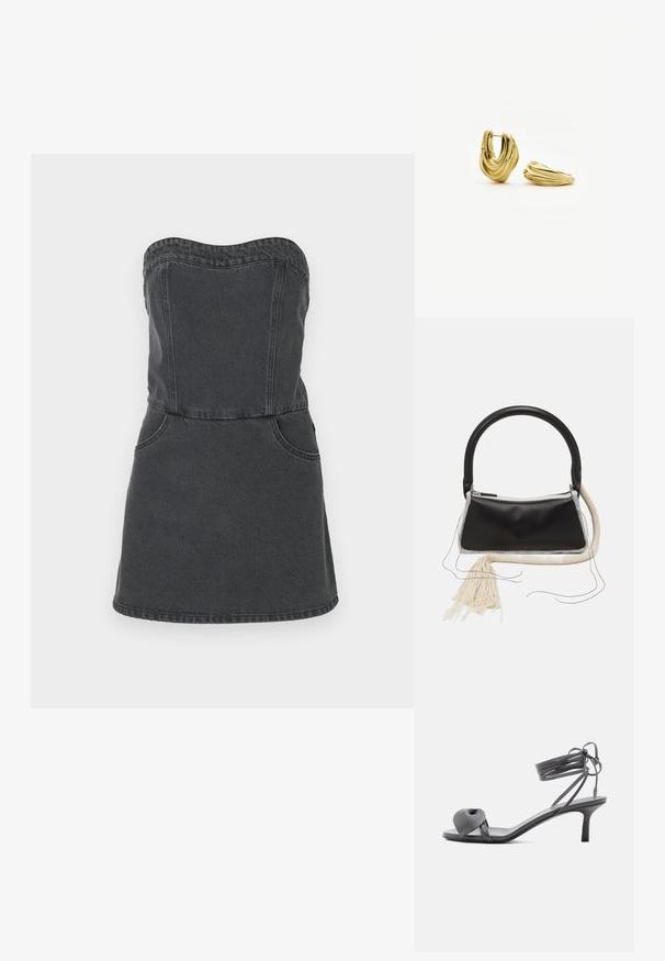 Mouwloze denim jurk in donkergrijs, met een aansluitend bovenlijfje, twee voorzakken en een rechte zoom met zichtbare stikdetails.; Grijze leren sandaal met hak, voorzien van een geknoopte band bij de tenen en wikkellinten rond de enkel op een slanke sandaal met een middenhoge hak, tegen een witte achtergrond.; Zwarte leren tas met een ronde handgreep, zilveren rits, witte bontafwerking en een lange crèmekleurige kwast aan de voorkant.; Paar goudkleurige oorringen met een gedraaid, gesculpteerd ontwerp, één rechtopstaand en de ander liggend op een witte achtergrond.