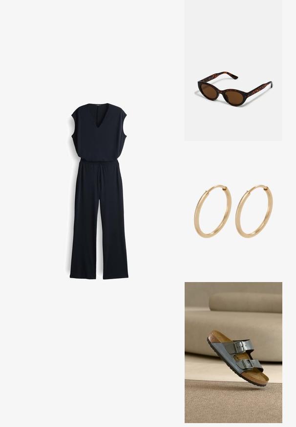 Schwarzer Jumpsuit mit V-Ausschnitt, ärmellosem Design, weit geschnittenen Hosenbeinen und elastischem Bund. Hergestellt aus glattem, leichtem Stoff.; Schwarze Sandale mit zwei Riemen, verstellbaren Metallschnallen, Kork-Fußbett und strukturierter Sohle, die auf einem beigen Teppich in einem neutral gehaltenen Raum liegt.; Braune Schildpatt-Sonnenbrille mit einer Vintage-Cat-Eye-Form und braunen Gläsern. Verfügt über gebogene Bügel mit roten Akzenten.; Goldene Creolen mit einer glatten, polierten Oberfläche. Abgerundete Form, mittlere Größe, ausgestattet mit einem sicheren Verschlussmechanismus.