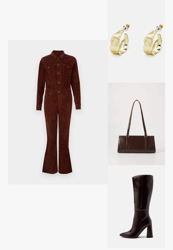 Bruine corduroy jumpsuit met een kraag, lange mouwen, flare benen, borstzakken en metalen knoopaccenten. Vlotte textuur en getailleerd ontwerp.; Hoge donkerbruine leren laars met spitse neus en blokhak op een effen lichte achtergrond.; Bruine lakleren handtas met een rechthoekige vorm, twee lange handvatten en subtiele gebogen accenten aan de voorkant.; Goudkleurige oorbellen in de vorm van abstracte handen, met een glanzend oppervlak, ingewikkelde details en een zilver- en goudkleurige post voor een veilige bevestiging.