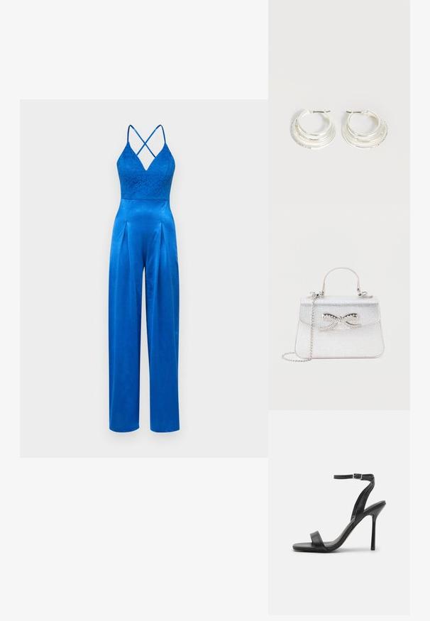 Blå jumpsuit med blonde-overdel, spaghettistropper og plisserede vide ben i en satinlignende finish. V-udskæring fremhæver silhuetten.; Sort højhælet sandal med en slank ankelrem og to forreste bånd. Lavet af glat læder med en slank spids tå og stilettohæl.; Lille sølvhåndtaske med top håndtag, kæderem og dekorativ sløjfe med rhinsten på frontklappen.; Sølv hoop øreringe med tre lagdelte halvcirkelformede bånd, hvoraf det ene er udsmykket med små klare krystaller på en lys baggrund.