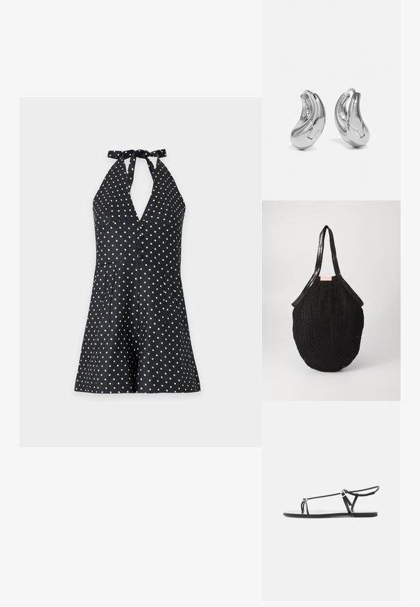 Sort halterneck-playsuit med hvide polkaprikker, knapper foran og let udvidede shorts på en ensfarvet lys baggrund.; Sort flad sandal med tynde remme, en tå-løkke og en justerbar ankelspænde på en lys grå baggrund.; Sort vævet tote taske med en oval form, prydet med glatte håndtag og et tekstureret netlignende design. Etiketten er synlig på siden.; Sølvøreringe med en buet, blank finish og et sømløst design. Har en hængsellukning for sikker bæring.