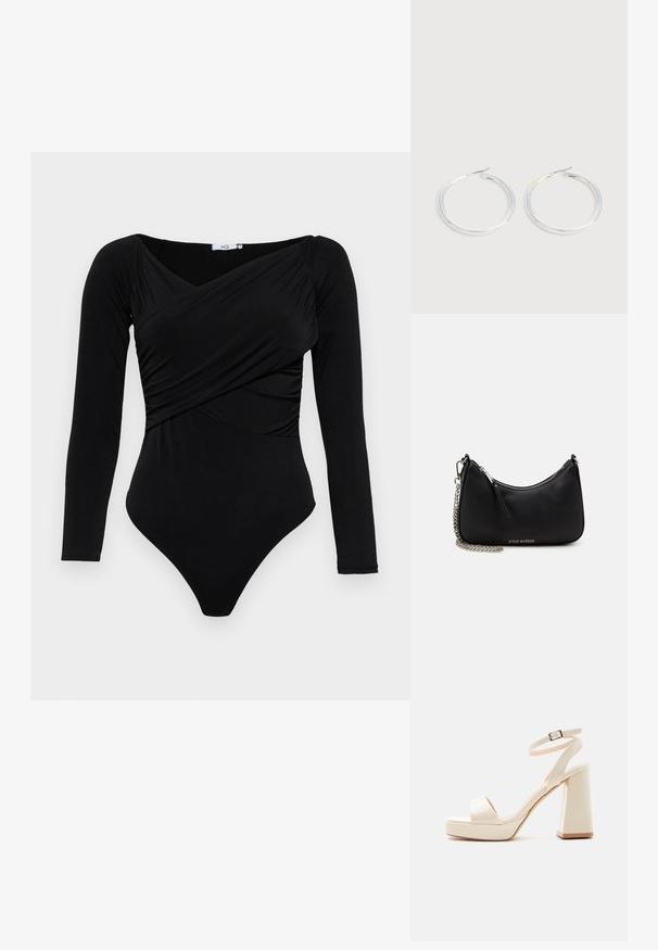 Sort langærmet bodystocking med indpakningsdesign, lavet af glat stof. Har en dyb udskæring og tætsiddende silhuet.; Beige platformsandal med tyk blokhæl, åben tå og ankelrem med metalspænde på hvid baggrund.; Sort syntetisk håndtaske med en buet form, sølv kædetræk, lynlåslukning og præget brandlogo på forsiden. Glat tekstur.; Par skinnende sølvøreringe med tynde trådlåse, vist på en lys grå baggrund.