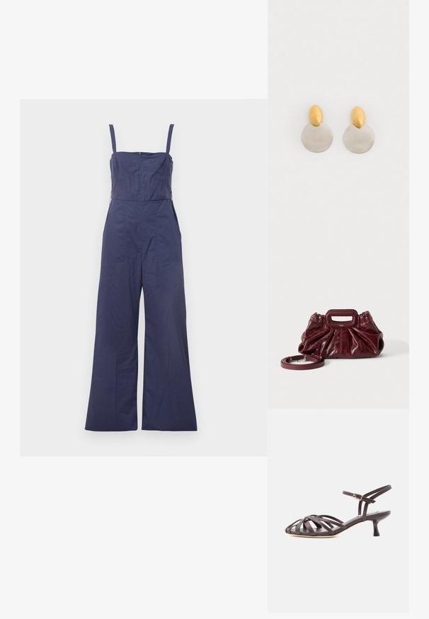 Mørkeblå jumpsuit med tynde stropper, tætsiddende bodice og brede bukser. Har en lynlås bagpå og en glat stofstruktur.; Mørkebrun læder sandal med smalle remme, kitten heel og justerbar ankelrem med spænde på hvid baggrund.; Lille mørkerød læderhåndtaske med opsamlet struktur, rektangulært håndudskåret håndtag og aftagelig skulderrem på hvid baggrund.; Guld- og sølvmetalløreringe med en rund skivebund og et ovalt topstykke, glat tekstur og poleret finish.