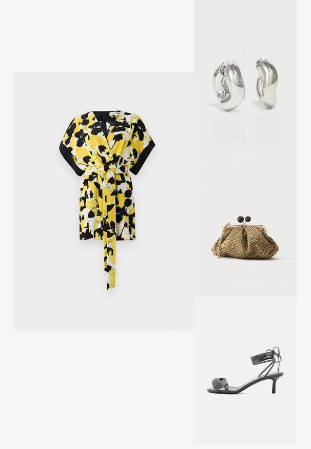 Robe portefeuille florale jaune et noire avec des manches courtes, une ceinture et un col en V. Présente un motif audacieux et une texture lisse.; Sandale à talon en cuir gris avec une bride nouée sur les orteils et des lacets enroulants autour de la cheville, sur un talon moyen et fin, sur fond blanc.; Petite pochette avec motif géométrique doré et noir, cadre en métal doré, fermeture à boule noire et une courte chaîne dorée.; Boucles d'oreilles sculpturales en argent avec des formes douces et courbes et des surfaces réfléchissantes. Présentent un design de boucle fermée et une forme organique distincte.