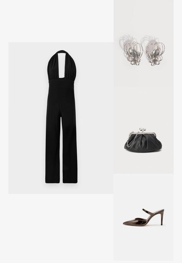 Zwarte halter jumpsuit met een diepe halslijn, geplooide bodice en een wijde broekspijp. De stof heeft een gladde textuur en een consistente kleur.; G glanzende donkerbruine mule met spitsen neus en hoge hak met een smalle band over de wreef op een effen witte achtergrond.; Zwarte leren clutch met geplooide textuur, zilverkleurig metalen frame, drukknopsluiting en kettingriem. Glad, zacht oppervlak.; Een paar zilveren metalen oorbellen met een open draadkooi-ontwerp en gladde centrale ovale vormen die gebogen schaduwen werpen op een witte achtergrond.