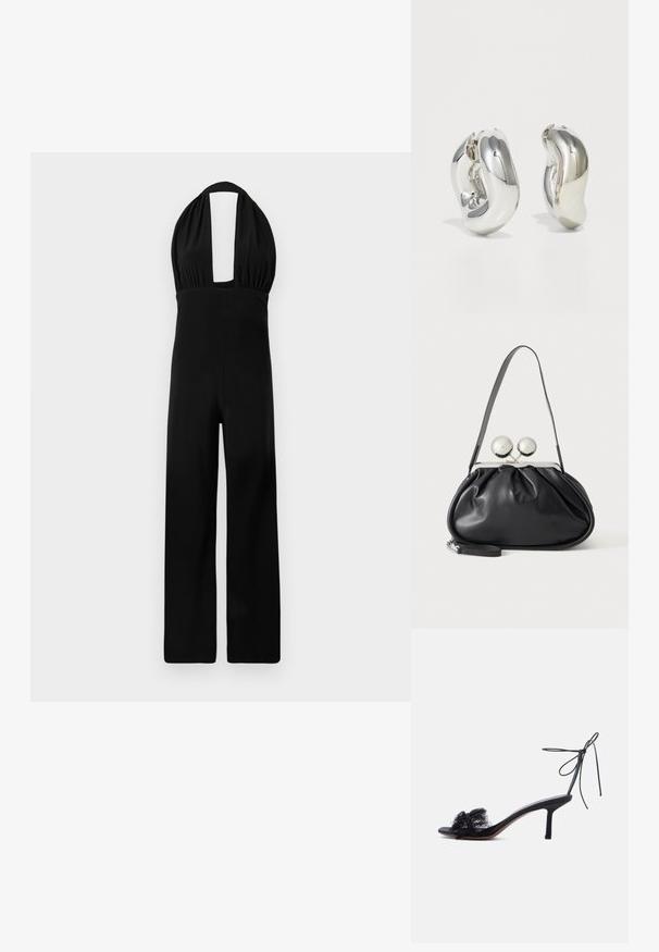 Mustor halterjumpsuit, mille sügava dekoltee, kogutud kehaosa ja laia jala disainiga. Kanga tekstuur on sile ja värv ühtlane.; Mustad avatud varbaga kõrge kontsaga sandaal, millel on pahkluu ümber seotud rihm ja pitsdetailid eesmisel ribal, heleda ühevärvilise tausta ees.; Mustast nahast käekott kogutud disainiga, ühe rihmaga, hõbedase metallraamiga ja kahe suure ümmarguse hõbedase klambriga.; Hõbedased skulpturaalsed kõrvarõngad, millel on siledad, kaarekujulised vormid ja peegeldavad pinnad. Omavad suletud rõnga disaini ja eristuvat orgaanilist kuju.