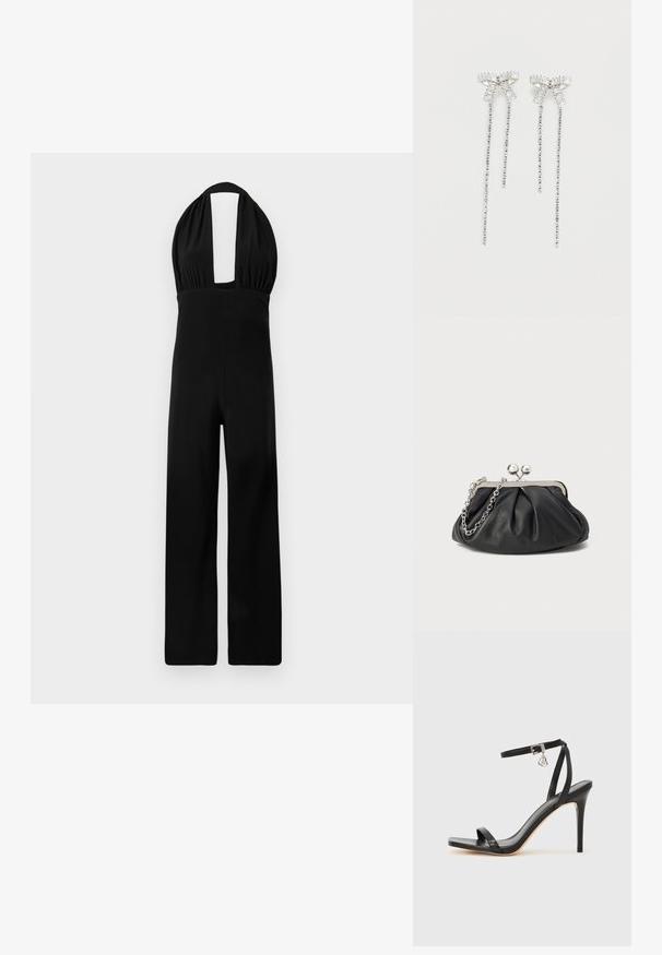 Zwarte halter jumpsuit met een diepe halslijn, geplooide bodice en een wijde broekspijp. De stof heeft een gladde textuur en een consistente kleur.; Zwarte sandaal met hoge hak, smalle enkelband, vierkante neus, soepel leermateriaal en metalen gespsluiting.; Zwarte leren clutch met geplooide textuur, zilverkleurig metalen frame, drukknopsluiting en kettingriem. Glad, zacht oppervlak.; Lange zilveren oorbellen met een cluster strasstenen aan de bovenzijde en daaronder hangende slierten van kleinere strasstenen.
