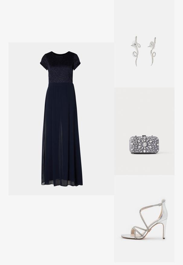 Robes de soirée bleu marine avec de courtes manches en dentelle, un corsage ajusté et une jupe fluide avec des fentes latérales et un léger voile transparent.; Sandale à talon haut argentée avec fines lanières en strass croisant sur les orteils et autour de la cheville, avec une fermeture à boucle latérale.; Petit sac pochette rectangulaire gris foncé orné de strass clairs disposés en motif rayonnant, avec une bandoulière chaîne argentée.; Design de boucles d'oreilles en argent tressé avec de délicates courbes, featuring des petits strass transparents le long de la surface. Fermoir à puce pour un port sécurisé.