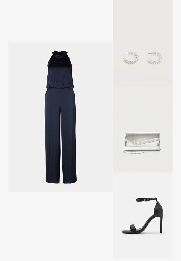 Marineblå jumpsuit med høj hals og ærmeløs design. Lavet af glat stof, med vide bukser og en afslappet pasform.; Sort højhælet sandal med et sleek design, der har en ankelrem, åben tå og glat lædertekstur.; Skinnende sølv clutch taske med kuvertlåg og dekorativ kant, lille sølvkæde, på ensartet lys baggrund.; Sølv creoler prydet med klare, facetslebne krystaller, med bagstykke og gennemsigtige ørestoppere på hvid baggrund.