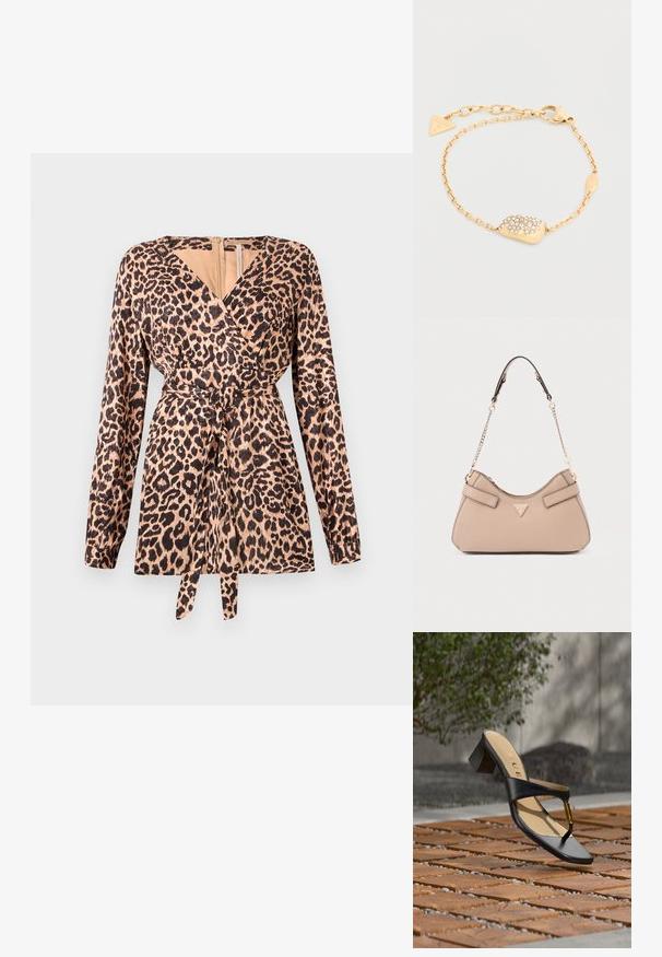 Leopardmønstret omslagstop med lange ærmer, der har en bindebånd i taljen, blød stoftekstur og dyb V-udskæring. Beige og sort farveskema.; Sort hælsandal med tå-loop og gyldent accent, placeret på en træ- og stenbelagt overflade udendørs nær grønne områder.; Beige håndtaske i imiteret læder med en buet form, justerbar kædehåndtag og logoaccent foran. Glat tekstur med detaljer af foldede stropper.; Guldkædearmbånd med en rektangulær vedhæng pyntet med små klare krystaller og et trekantet logovedhæng nær låsen.