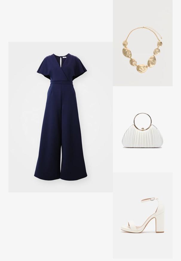 WAL G. BETTY WRAP - Overal - navy blue; Biele sandále na vysokom opätku s členkovým pásikom, minimalistický dizajn, otvorená špička, blokový opätok a hladká kožená textúra.; Biela plisovaná kabelka s obľúbeným zlatým kruhovým úchopom, vyrobená z mäkkej tkaniny a zaobleného tvaru. Elegantný dizajn s textúrovaným povrchom.; Náhrdelník so zlatým odtieňom s šiestimi nepravidelnými, kladivom tvarovanými oválnymi a okrúhlymi kovovými plátmi prepojenými dokopy a nastaviteľnou sponou.