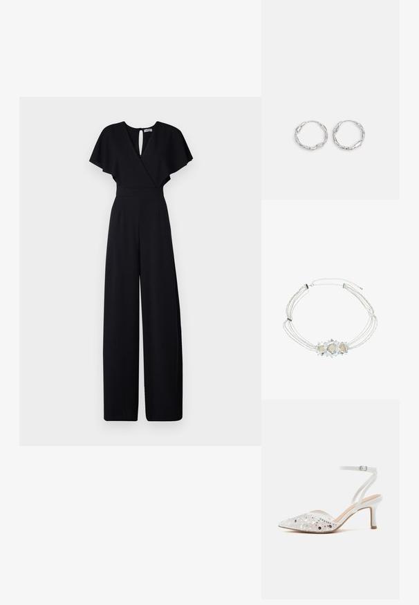 Sort jumpsuit med bred bendesign, korte flæseærmer og v-udskæring. Har en nøglehulslukning bagpå og en tætsiddende talje for et strømlinet look.; Hvid sko med mellemhøj hæl og ankelrem, spids tå dekoreret med pailletter og perler, vist i sideprofil på ensfarvet baggrund.; Sølv hoops med en bølget, uregelmæssig tekstur. Har en tynd, cirkulær form og en reflekterende finish.; Sølv halskæde med flere tråde, der har tre sølvvedhæng i form af blomster med detaljerede kronblade og midterdele.
