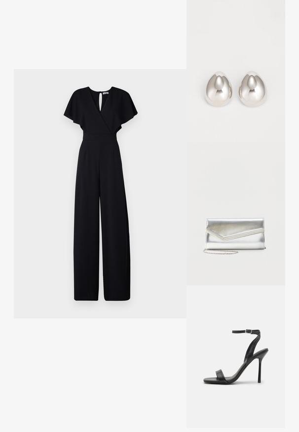 Mono negro con diseño de pierna ancha, mangas cortas con vuelo y escote en V. Cuenta con un cierre en la espalda en forma de ojo de cerradura y una cintura ajustada para un aspecto estilizado.; Sandalia negra de tacón alto con una correa delgada en el tobillo y dos bandas en la parte frontal. Hecha de cuero suave con una punta afilada y tacón de aguja.; Bolso clutch plateado brillante con solapa de estilo sobre y adorno decorativo, pequeña correa de cadena plateada, sobre fondo liso claro.; Pendientes de oreja metálicos plateados con un diseño suave y redondeado que recuerda a la forma de una gota, con una superficie reflectante y un acabado sin costuras.