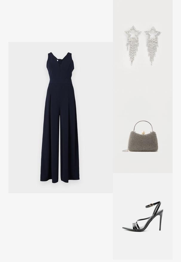 Marine jumpsuit met een diepe V-hals, mouwloos ontwerp en brede geplooide benen. Gemaakt van gladde, lichtgewicht stof met een rits aan de achterkant.; Zwarte sandaal met hoge hak en dunne bandjes over de tenen en om de enkel, met een gouden gesp op een slanke naaldhak.; Kleine handtas met zilverkleurig rasterpatroon, gebogen handvat, grote parel sluiting en een dunne zilveren kettingriem op een effen achtergrond.; Rhinestone ster oorbellen met waterval franje, in een zilverkleurige tint en een glanzend, reflecterend oppervlak. Stervorm met ingewikkeld ontwerp.