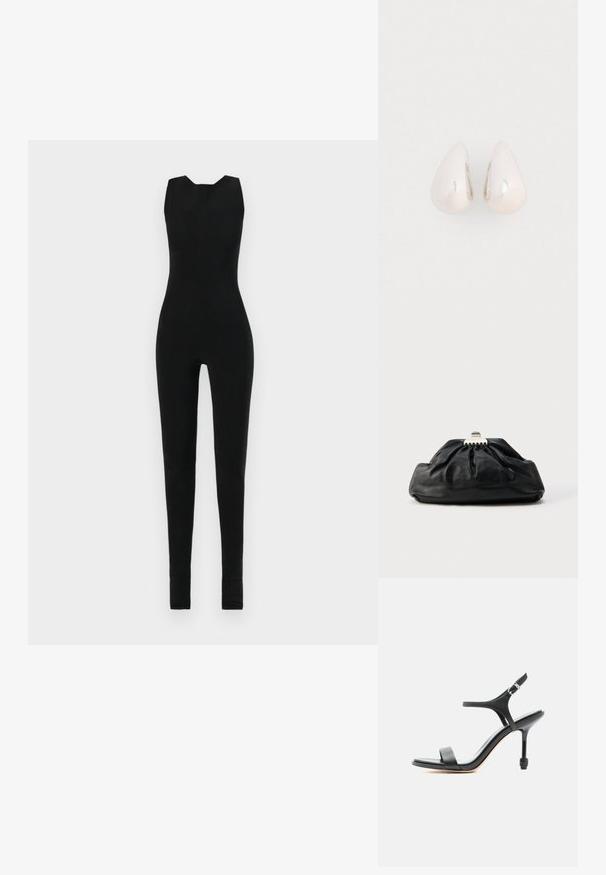 Schwarzer Jumpsuit mit ärmellosem Design, runder Halslinie und schmal geschnittenen Beinen. Das Material scheint glatt und dehnbar zu sein, ohne zusätzliche Details.; Schwarze hochhackige Sandale aus Leder mit dünnen Riemen, offenem Zehenbereich und verstellbarer Schnalle am Knöchel, vor einem schlichten weißen Hintergrund präsentiert.; Schwarze Leder-Clutch mit geraffter Textur, Metallverschluss und dezentem, auf der Vorderseite geprägtem Logo. Abgerundete Form.; Silberne Metall-Ohrringe in Tropfenform mit einer glatten, reflektierenden Oberfläche, die ein nahtloses Design und keine sichtbaren Verzierungen aufweisen.