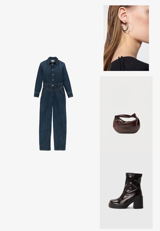 Mørkeblå denim jumpsuit med lange ærmer, knaplukning foran, klassisk krave og brede ben. Distinkte syninger hele vejen igennem.; Lysende sorte ankelstøvler med kraftig blokhæl og rund tå, glat læderoverdel med diskrete syninger.; Mørkebrun læder skuldertaske med en blød, afslappet form og et snoet knudehåndtag på en ensartet hvid baggrund.; Sølv hoop ørestik med en poleret overflade, prydet med små guld accenter og en rund form, båret på øreflippen.