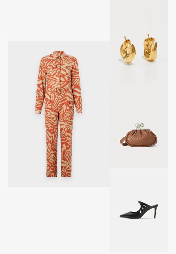 Langærmet jumpsuit med et orange og crème abstrakt mønster. Har to brystlommer, en bæltestrop i taljen og knaplukning foran. Lavet af letvægtsstof.; Sorte læder højhælede mules med spids tå, udskåret sideskærm og glat tekstur. Stiletthæl og subtil syning.; Brun læder clutch-pung med sølv kugleklap og en lille sølv kædedetalje på en hvid baggrund.; Chunky guld hoop øreringe med et let snoet, rørformet design og postsystem bagpå, på en hvid baggrund.