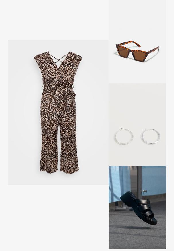 Leopardenmuster-Jumpsuit aus leichtem Material; verfügt über ein Wickeldesign, kurze Ärmel und eine taillierte Taille mit einer Bindeschleife sowie weit ausgestellten Beinen.; Schwarze Plateau-Sandale mit drei breiten Riemen, die über grauem Pflaster in der Nähe von blauen Stoffpaneelen schwebt.; Braungetönte Sonnenbrille mit Schildpattmuster, eckigem Rahmen und schlanken Bügeln. Hergestellt aus leichtem Kunststoffmaterial.; Silberne Metallcreolen mit glatter, leicht gebogener Oberfläche und Klappverschluss vor schlicht weißem Hintergrund.