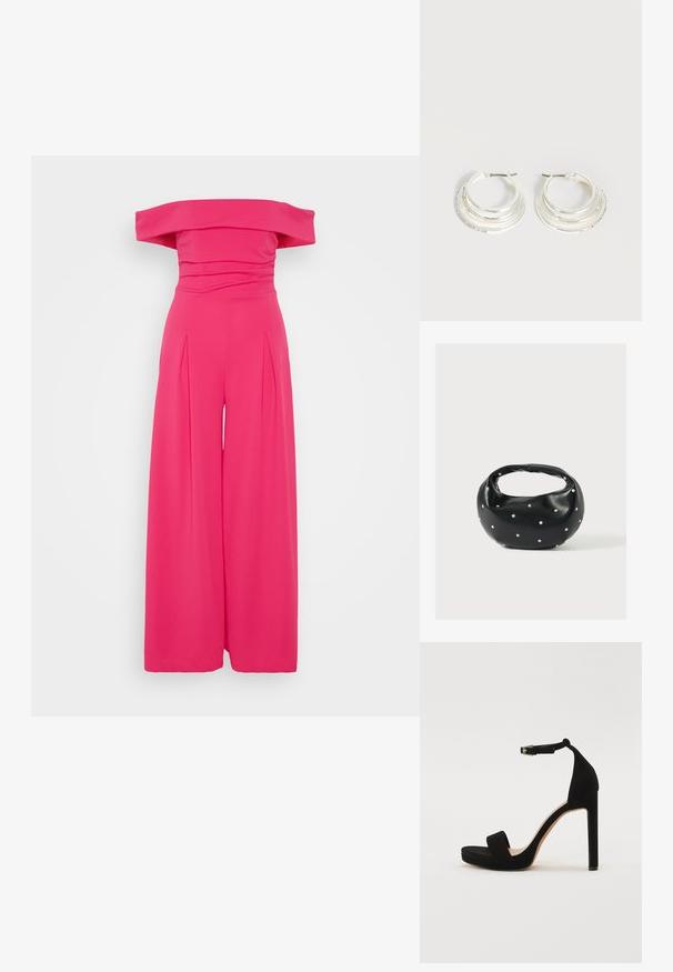 Combinaison décolletée en rose vif, avec un corsage ajusté et un design à jambes larges avec des plis, fabriquée dans un tissu lisse et extensible.; Sandale à talons hauts en daim noir avec une large bride à l'avant, une bride à la cheville et un semelle compensée. Le talon est droit et texturé.; Sac à main en cuir noir de forme arrondie, décoré de clous argentés et équipé d'une poignée courte. Texture lisse et fermeture éclair.; Boucles d'oreilles créoles en argent avec trois bandes semi-circulaires superposées, dont une ornée de petits cristaux clairs sur un fond clair.