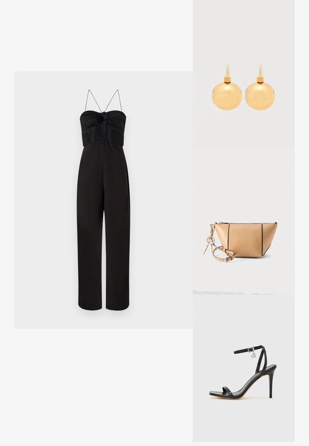 Zwarte jumpsuit met een geplooid lijfje met een bloemenaccent, dunne spaghettibandjes en wijde broekspijpen. Soepele stof met een matte afwerking.; Zwarte sandaal met hoge hak, smalle enkelband, vierkante neus, soepel leermateriaal en metalen gespsluiting.; Lichtbruine Michael Kors crossbodytas van leer met een ritssluiting, zwarte afwerking en een afneembare riem met logohanger.; Een paar glanzende gouden kerstbal-oorbellen met haaksluitingen op een effen witte achtergrond.