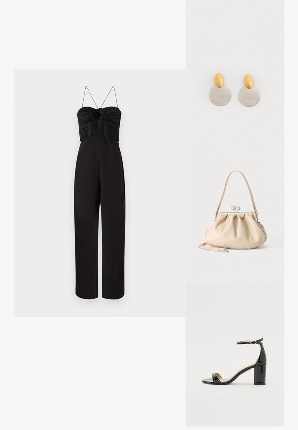 Zwarte jumpsuit met een geplooid lijfje met een bloemenaccent, dunne spaghettibandjes en wijde broekspijpen. Soepele stof met een matte afwerking.; Zwarte lakleren sandalen met hoge hak, enkelriem en gouden gesp, open teen en blokhak op witte achtergrond.; Beige zachte leren handtas met een zilveren metalen frame sluiting, een enkele schouderriem en een optionele kettingriem op een witte achtergrond.; Gouden en zilveren metalen oorbellen met een ronde schijfbasis en een ovale bovenstuk, gladde textuur en gepolijste afwerking.