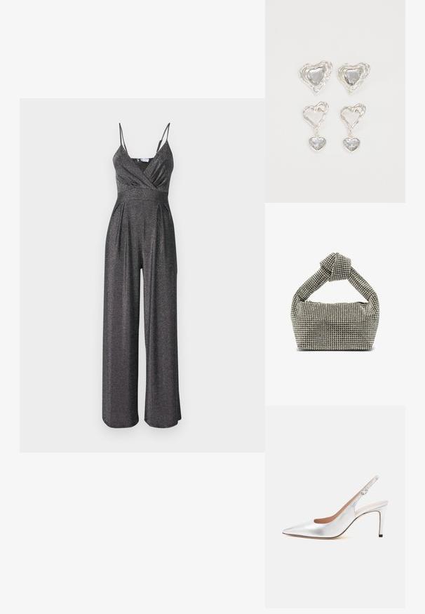 Schwarzer, funkelernder Jumpsuit mit dünnen Trägern und einem Wickelausschnitt. Verfügt über weite Beine und eine weiche Textur für eine fließende Silhouette.; Silberner Slingback-Pumps mit spitzer Kappe, Schnallenriemen und schlankem, mittelhohem Absatz.; Silberne Handtasche mit einem geknoteten Griff, rechteckiger Form, bedeckt mit kleinen, runden Strasssteinen, glatte Textur.; Silberne herzförmige Ohrringe mit facettierten klaren Steinen und einem strukturierten Rahmen. Das Set umfasst Stecker- und Anhänger-Stile.