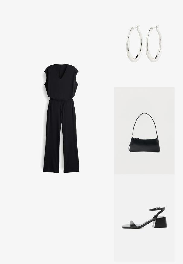 Zwarte jumpsuit met een V-halslijn, korte mouwen en een wijd uitlopende broekspijp. Gemaakt van zachte stof, met een elastische tailleband voor comfort.; Zwarte leren sandaal met open teen, blokhak, smalle enkelband en gesp sluiting, zijaanzicht op witte achtergrond.; Zwart rechthoekig handtasje met een dunne band en ritssluiting, afgebeeld tegen een effen witte achtergrond.; Zilveren oorbellen in de vorm van een gladde, glanzende ring. Circulaire vorm, voorzien van een veilige sluiting. Eenvoudig en elegant ontwerp.