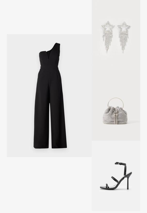 Sort jumpsuit med ensidig design, dyb v-hals, tætsiddende talje og brede bukser. Fremstillet af glat stof med subtil tekstur.; Sorte patentlæder højhælede sandaler med tre horisontale stropper og en justerbar ankelstrop. Elegant silhuet og skinnende finish.; Lille sølv aften taske dækket med gnistrende rhinsten med et rundt metalhåndtag og to dekorative kvaster foran.; Rhinestone stjerne øreringe med dryppende frynsedetaljer, præget af sølvfarve og en blank, reflekterende overflade. Stjernedesign med detaljeret udformning.