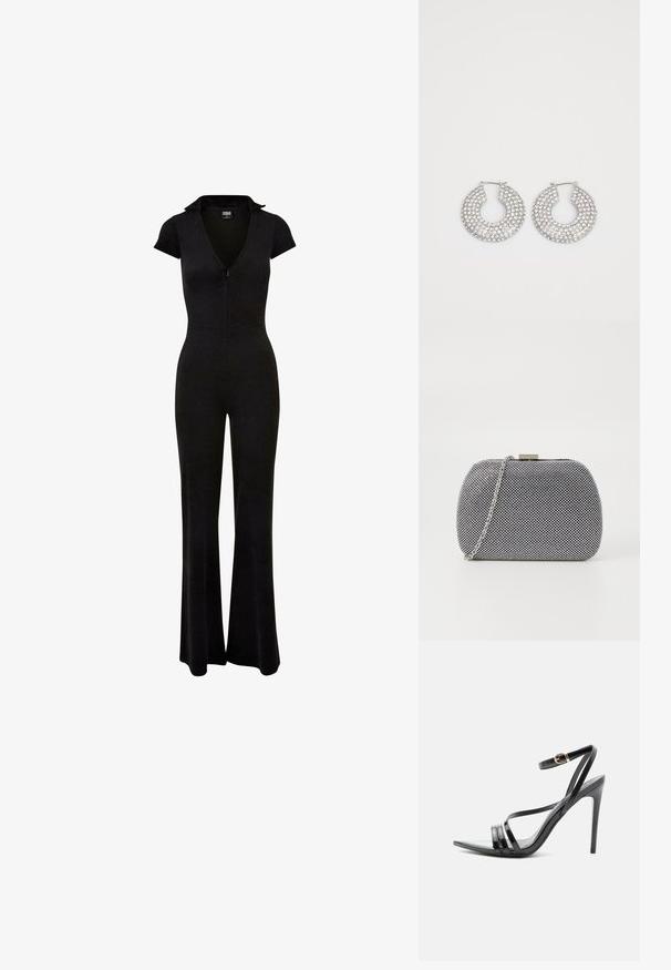 Sort jumpsuit med lynlås foran, korte ærmer og krave. Vide ben og en tætsiddende talje, lavet af en glat, strækbar stof.; Sort højhælet sandal med tynde remme over tæerne og anklen, med en gylden spænde på en slank stilet-hæl.; Sorte og hvide teksturerede clutch-taske med rund form, sølvfarvet kædetrækt, og en metalspænde på toppen.; Sølvøreringe med flere klare krystaludsmykninger, med en struktureret overflade og et åbent rundt design.