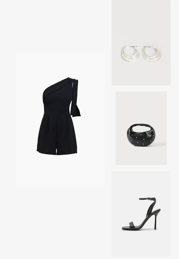 Zwart een-schouder romper met een aansluitend lijfje, geplooide shorts en een strikdetail op de schouder, gemaakt van een zachte, rekbare stof.; Zwarte hoge hakken sandaal met een slanke enkelband en twee voorste banden. Gemaakt van soepel leer met een slanke puntneus en een stiletteloze hak.; Zwarte leren handtas met een afgeronde vorm, versierd met zilveren studs, en een korte handgreep. Gladde textuur en ritsluiting.; Zilveren oorringen met drie gelaagde halve cirkelvormige banden, waarvan één versierd met kleine heldere kristallen op een lichte achtergrond.