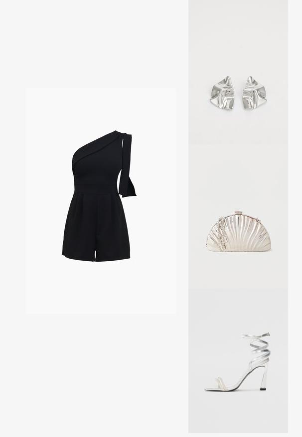 Schwarzer Ein-Schulter-Jumpsuit mit tailliertem Oberteil, plissierten Shorts und einer Schleifendetail an der Schulter, gefertigt aus einem weichen, dehnbaren Material.; Silberne High-Heel-Sandale mit einem glänzenden Riemen-Design, das einen perlenähnlichen Akzent und einen spiralförmigen Knöchelriemen für einen sicheren Sitz bietet.; Metallische silberne Clutch in Muschelform mit einer silbernen Kettenriemen, der seitlich drapiert ist.; Silberne Metallohrringe mit einem wellenförmigen, skulpturalen Design, das eine polierte Oberfläche und unregelmäßige Formen aufweist, die eine zeitgenössische Ästhetik betonen.